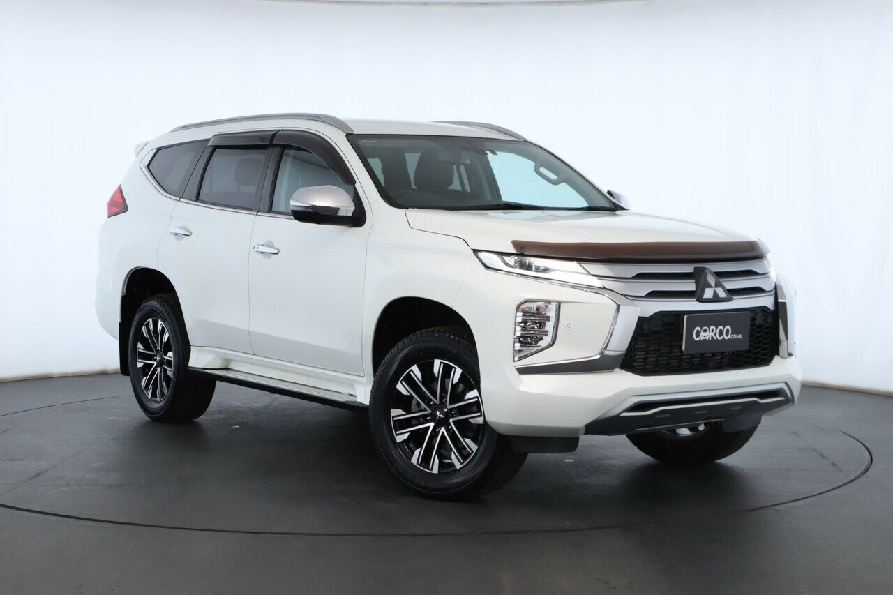 Mitsubishi Pajero Sport image 1