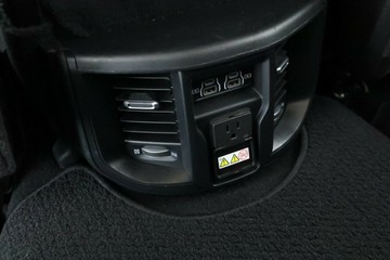 https://vehicle-cdn.autoleague.cloud/32409_61039536_35.jpg