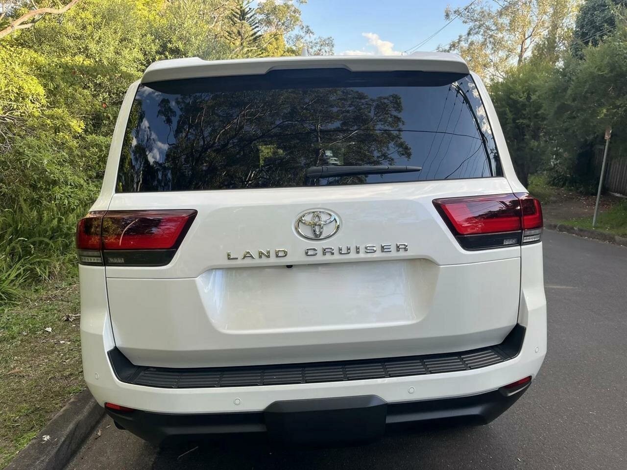 Toyota Landcruiser image 2