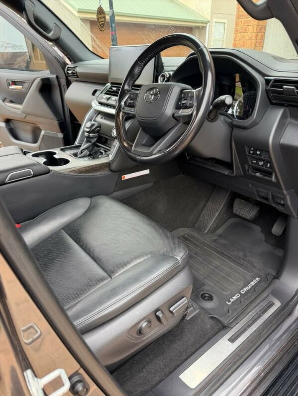 Toyota Landcruiser image 3