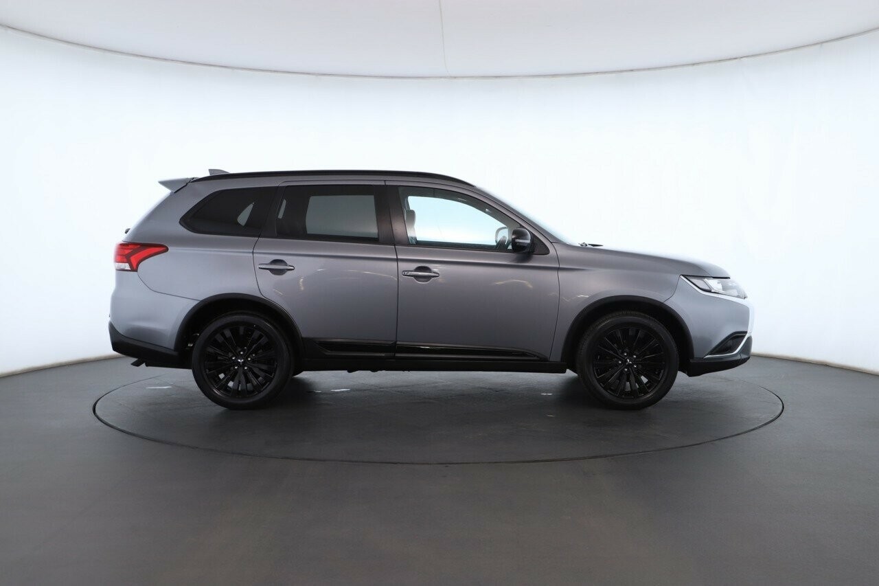 Mitsubishi Outlander image 3