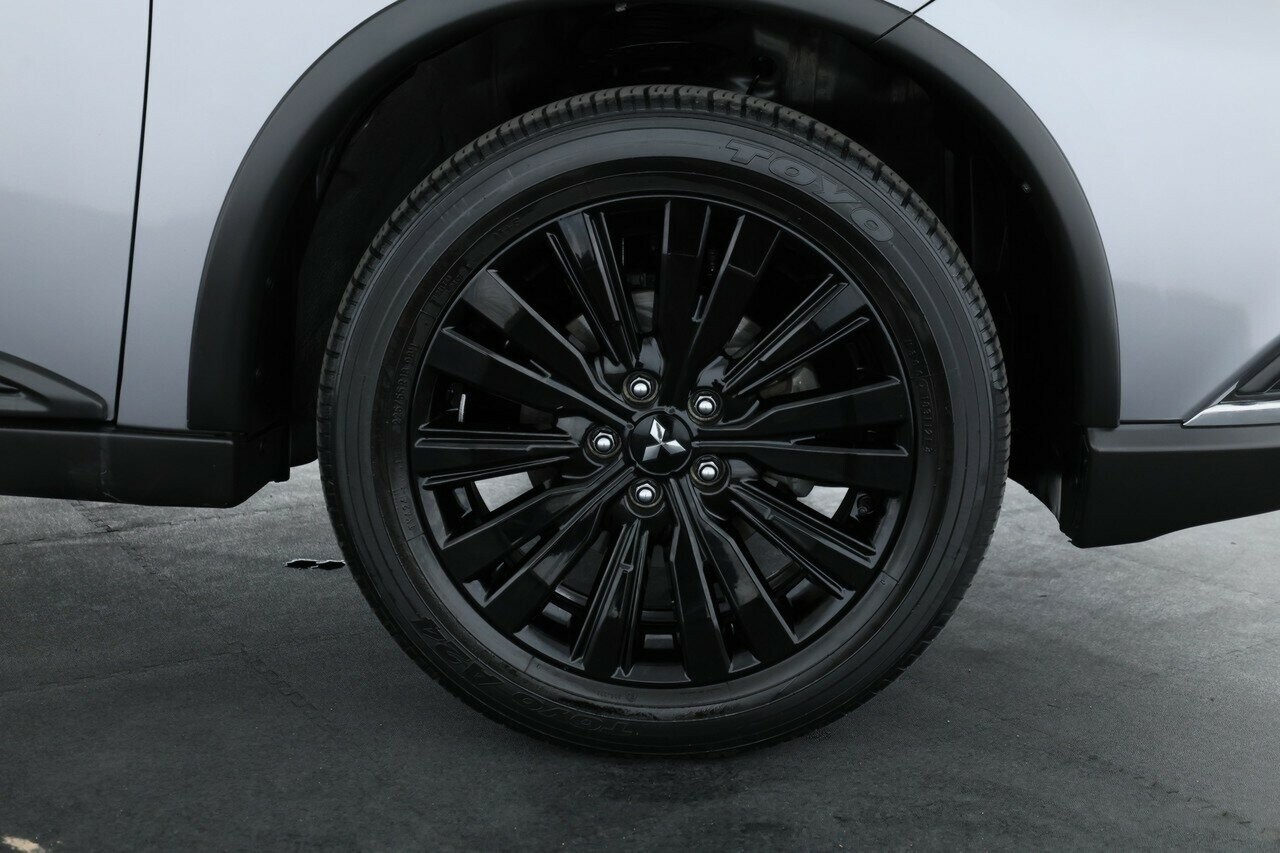 Mitsubishi Outlander image 4
