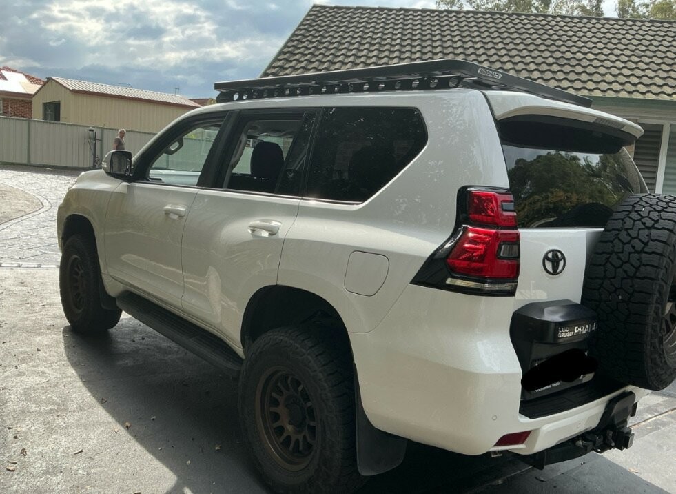 Toyota Landcruiser Prado image 3