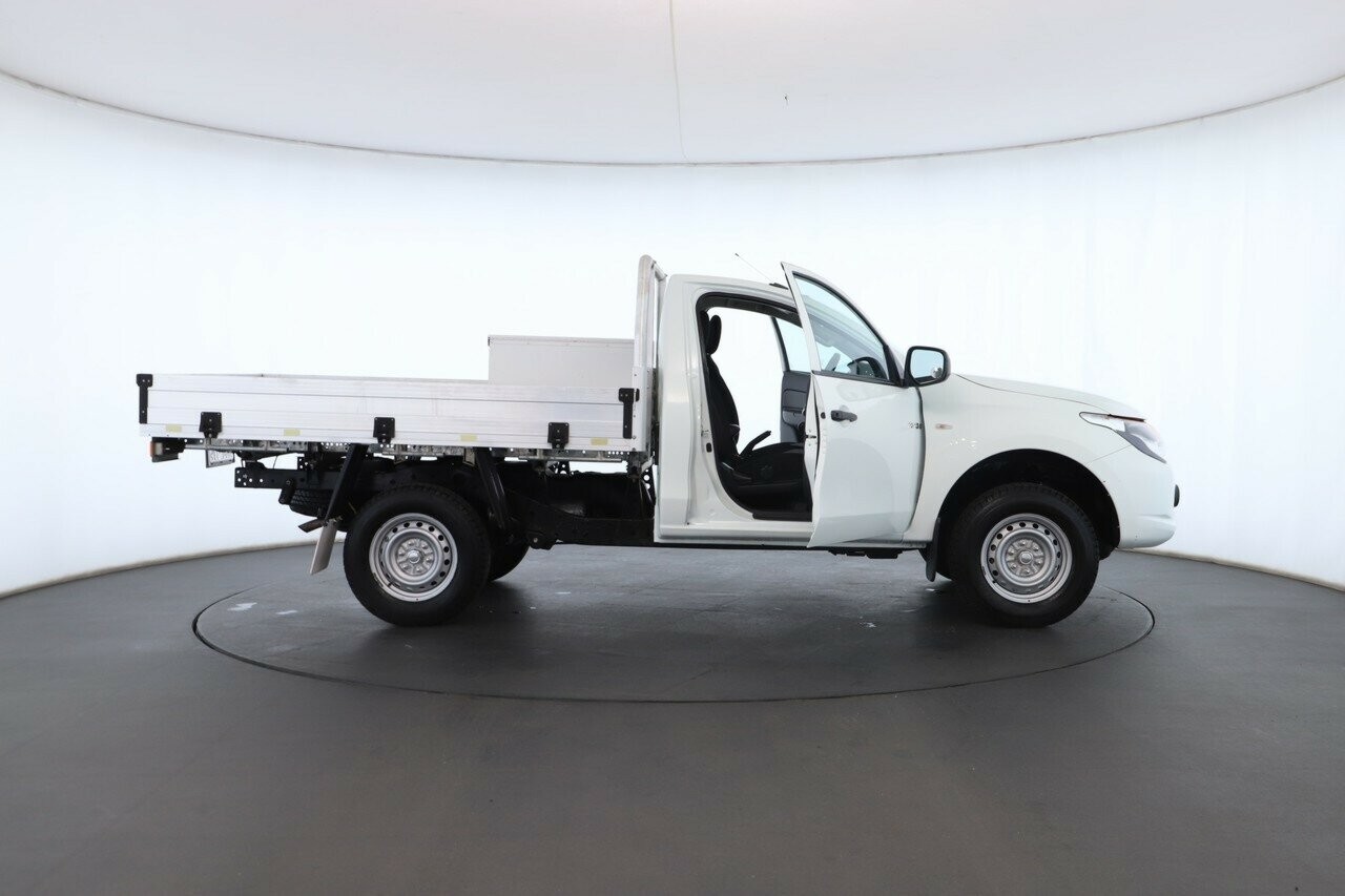 Mitsubishi Triton image 2