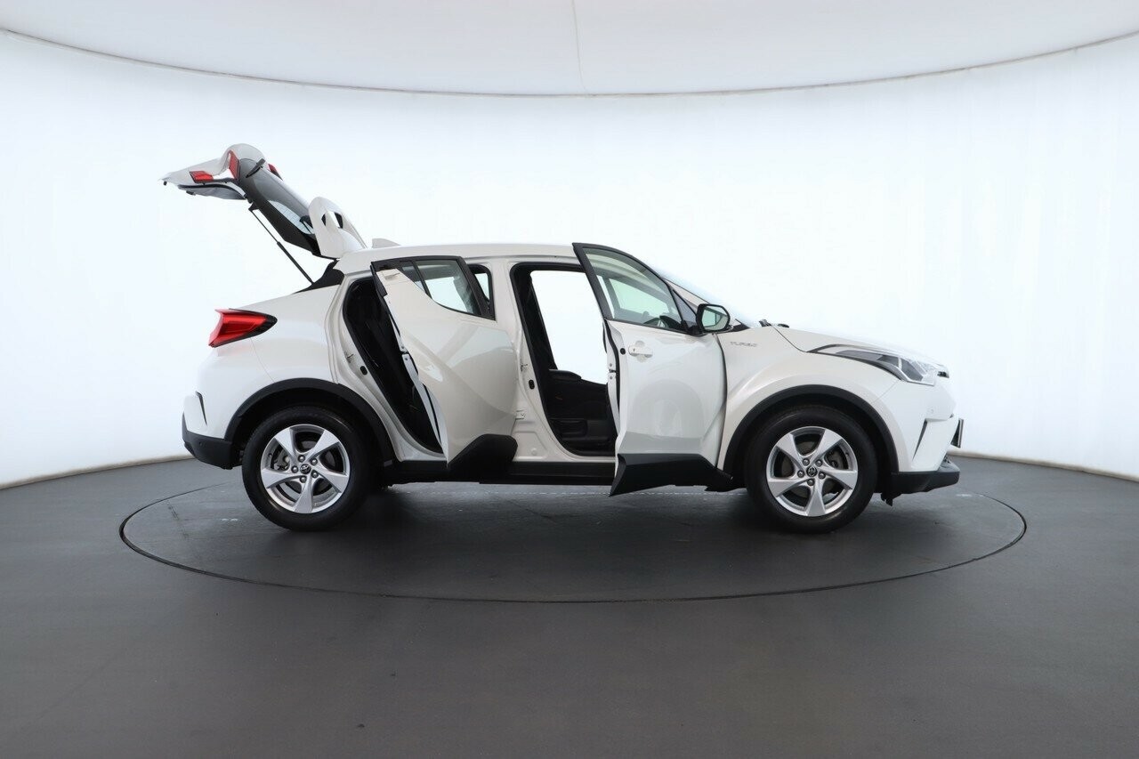 Toyota C-hr image 2