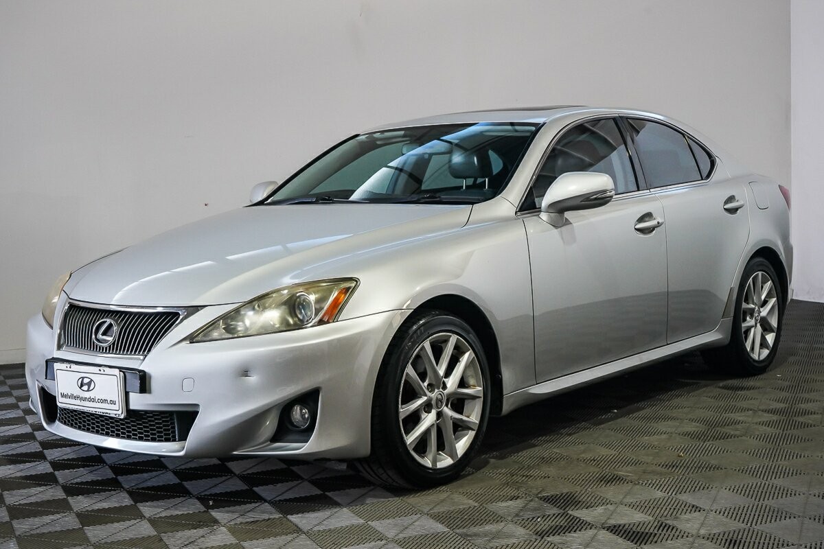 Lexus Is image 4