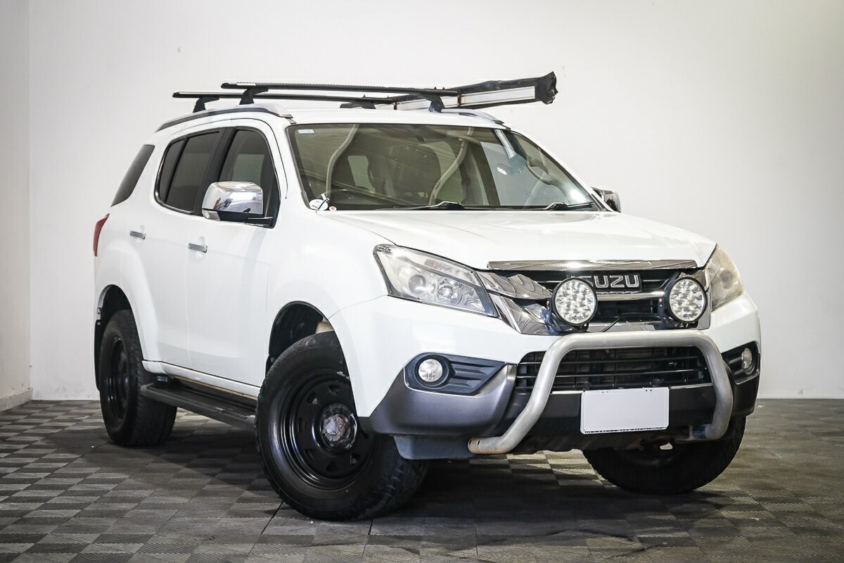 Isuzu Mu-x image 1