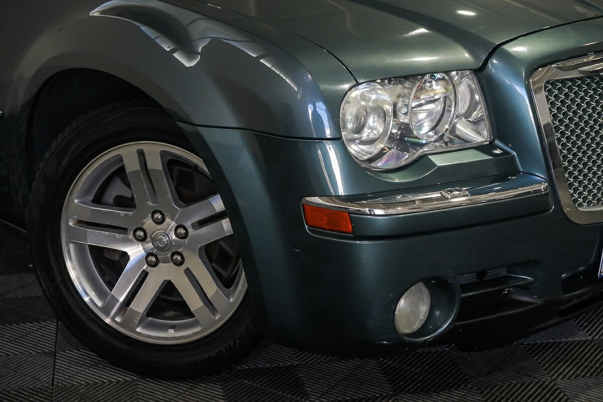 Chrysler 300c image 2