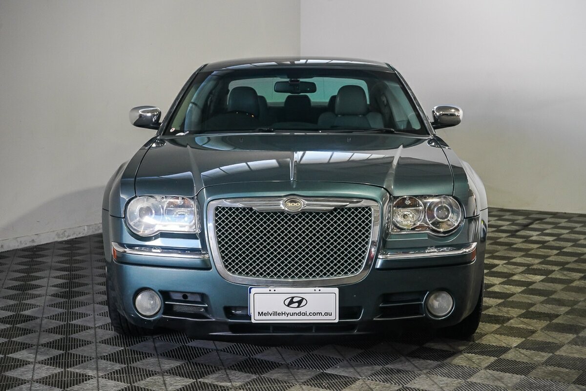 Chrysler 300c image 3