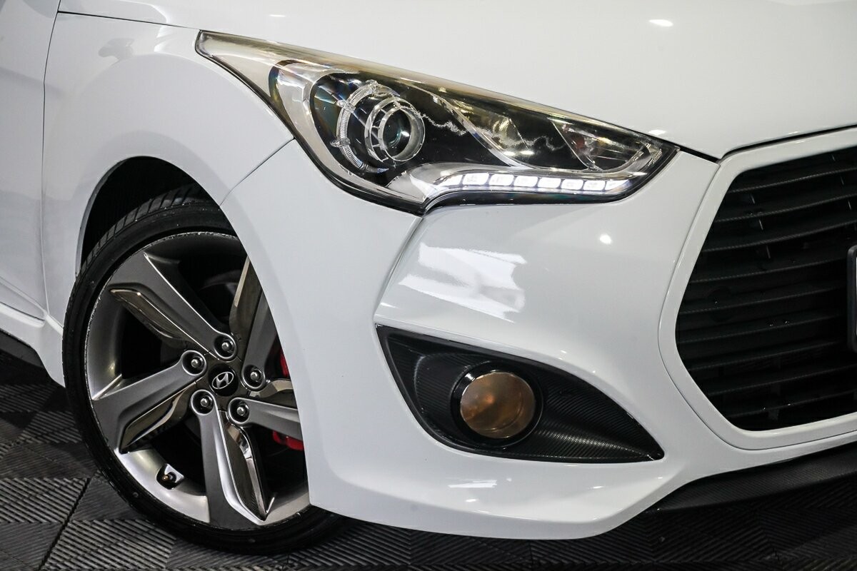 Hyundai Veloster image 2