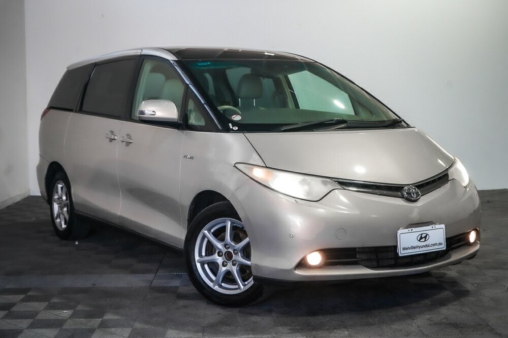 Toyota Tarago image 1