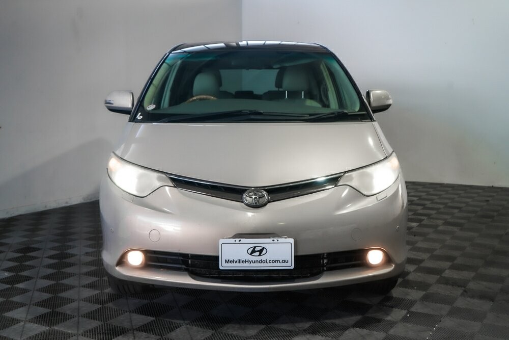 Toyota Tarago image 3