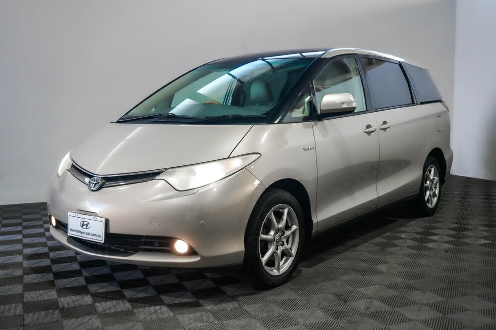 Toyota Tarago image 4