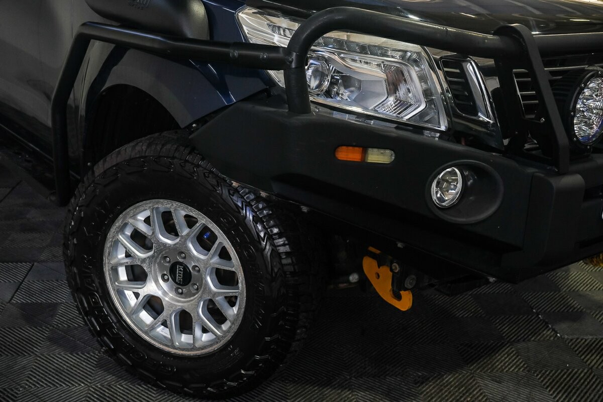 Nissan Navara image 2