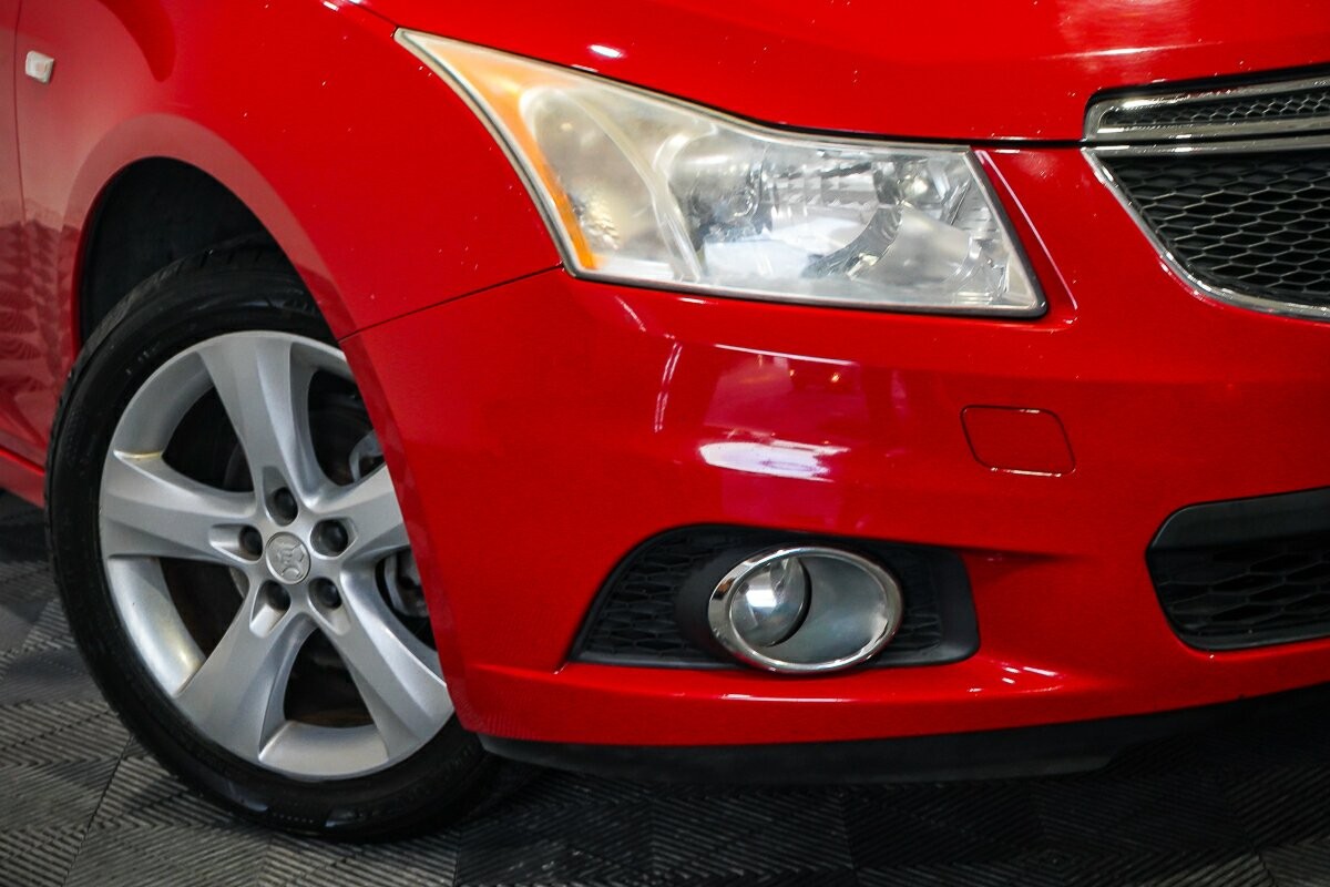 Holden Cruze image 2