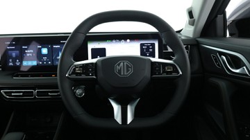 https://vehicle-cdn.autoleague.cloud/32838_1014393_31.jpg