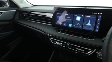 https://vehicle-cdn.autoleague.cloud/32838_1033031_26.jpg
