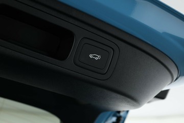 https://vehicle-cdn.autoleague.cloud/32838_1034633_17.jpg