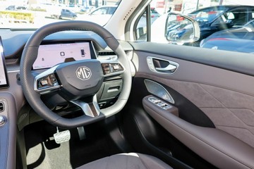 https://vehicle-cdn.autoleague.cloud/32838_1056897_6.jpg