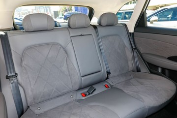 https://vehicle-cdn.autoleague.cloud/32838_1056897_9.jpg