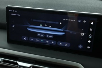 https://vehicle-cdn.autoleague.cloud/32838_1064100_23.jpg