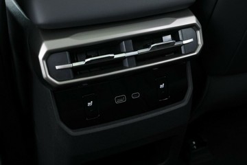 https://vehicle-cdn.autoleague.cloud/32838_1064278_32.jpg