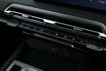 https://vehicle-cdn.autoleague.cloud/32838_1064399_25.jpg