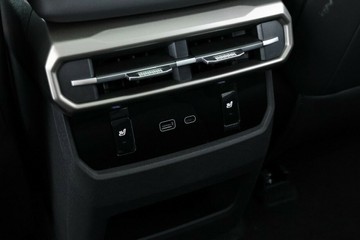 https://vehicle-cdn.autoleague.cloud/32838_1064399_34.jpg