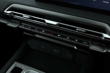 https://vehicle-cdn.autoleague.cloud/32838_1064461_27.jpg