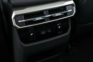 https://vehicle-cdn.autoleague.cloud/32838_1064461_37.jpg