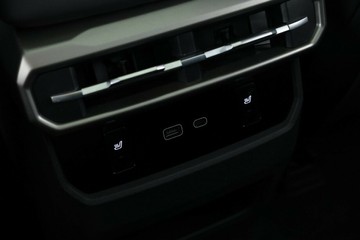 https://vehicle-cdn.autoleague.cloud/32838_1064513_38.jpg