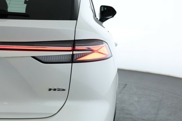 https://vehicle-cdn.autoleague.cloud/32838_1067000_15.jpg