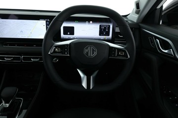 https://vehicle-cdn.autoleague.cloud/32838_1067000_20.jpg
