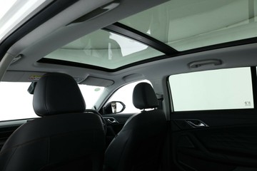 https://vehicle-cdn.autoleague.cloud/32838_1067000_33.jpg