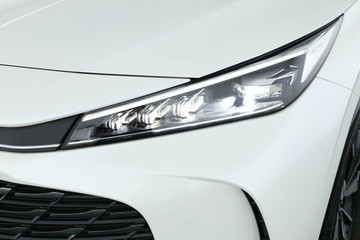 https://vehicle-cdn.autoleague.cloud/32838_1067000_7.jpg