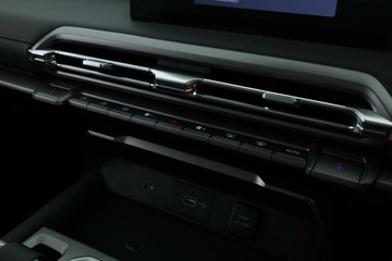 https://vehicle-cdn.autoleague.cloud/32838_1136512_23.jpg