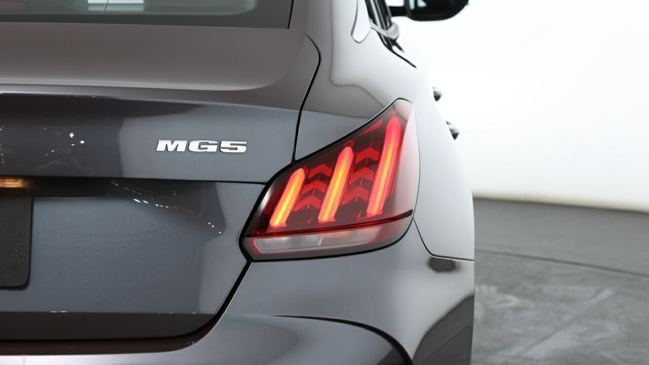 MG Mg5 image 2