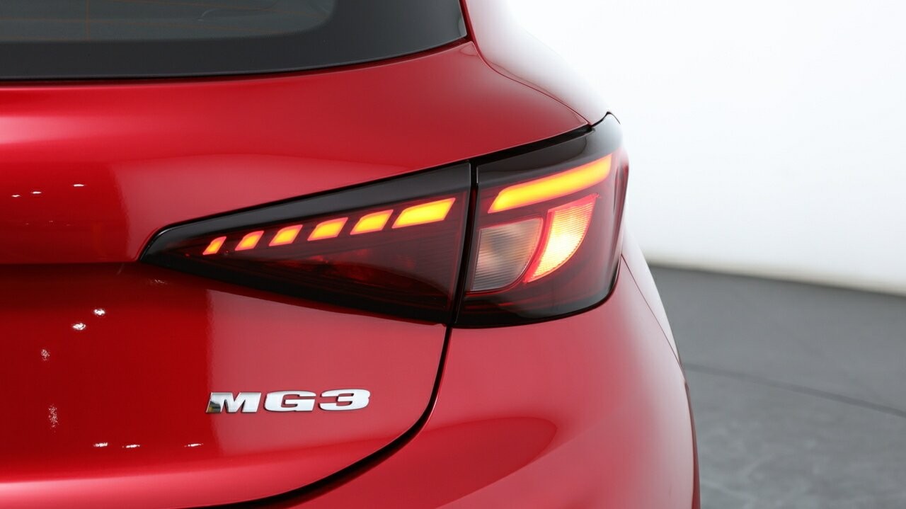 MG Mg3 image 2