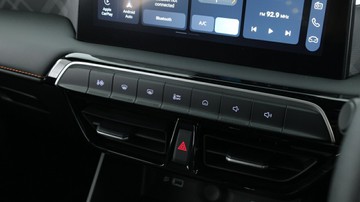 https://vehicle-cdn.autoleague.cloud/32838_1200873_24.jpg