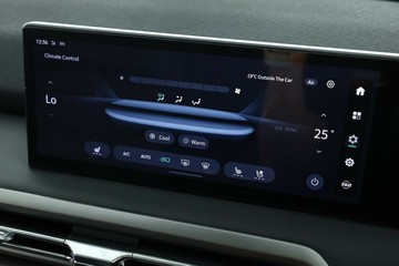 https://vehicle-cdn.autoleague.cloud/32838_121998_25.jpg