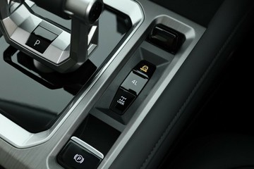 https://vehicle-cdn.autoleague.cloud/32838_121998_30.jpg
