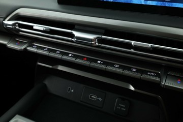 https://vehicle-cdn.autoleague.cloud/32838_122866_24.jpg