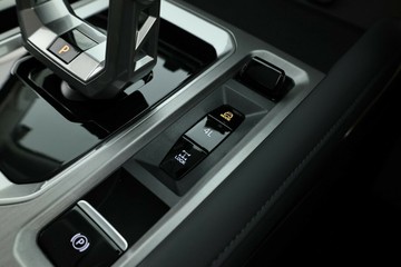 https://vehicle-cdn.autoleague.cloud/32838_122866_27.jpg