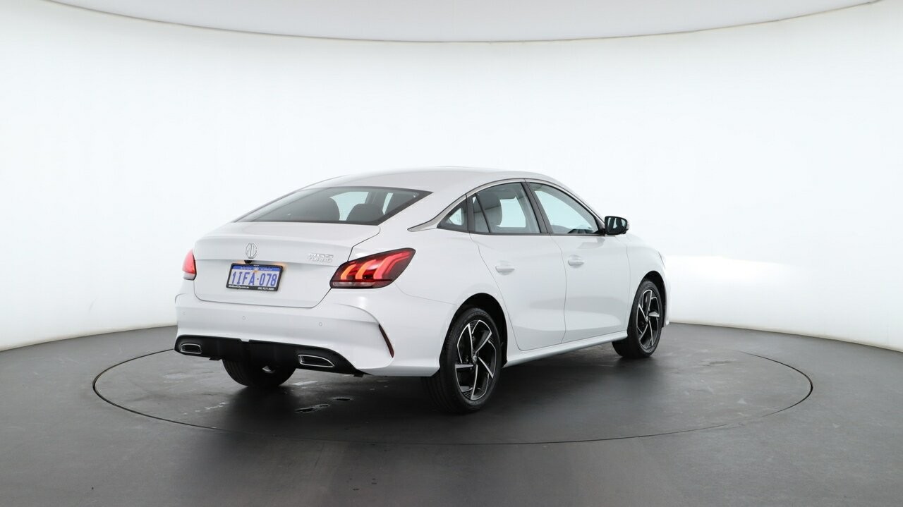 MG Mg5 image 2