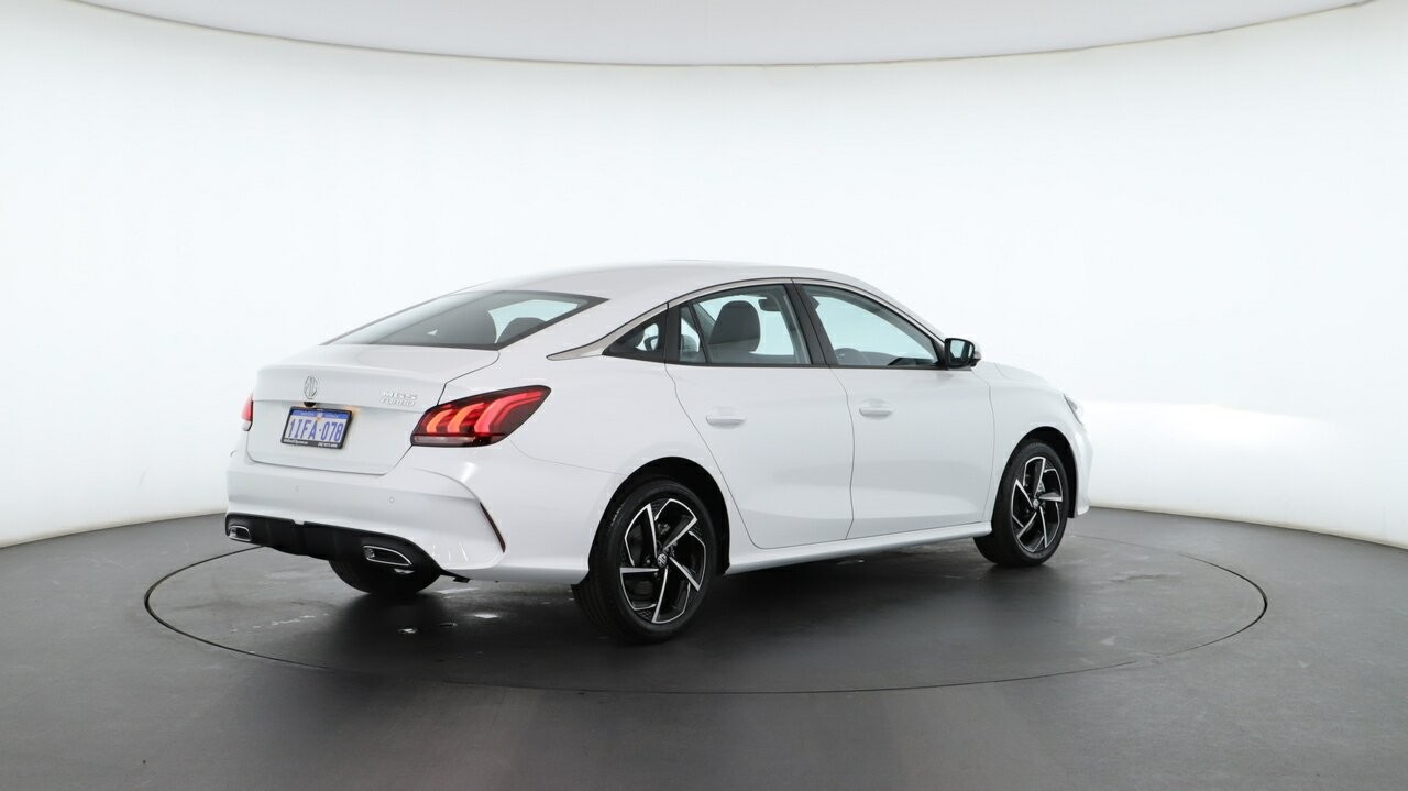 MG Mg5 image 3