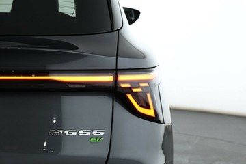 https://vehicle-cdn.autoleague.cloud/32838_1538454_15.jpg