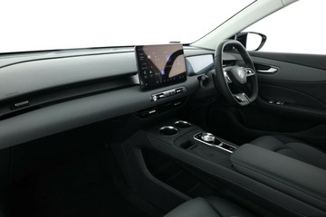 https://vehicle-cdn.autoleague.cloud/32838_1538490_32.jpg