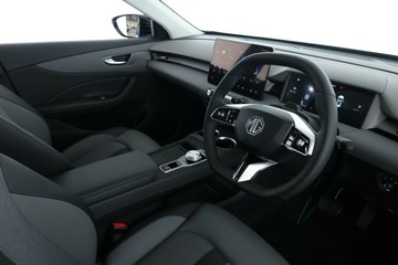 https://vehicle-cdn.autoleague.cloud/32838_1541305_18.jpg