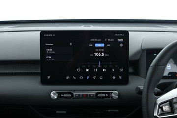 https://vehicle-cdn.autoleague.cloud/32838_1555688_25.jpg