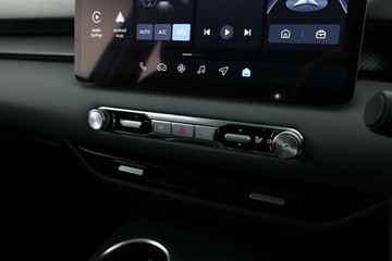 https://vehicle-cdn.autoleague.cloud/32838_1649415_23.jpg
